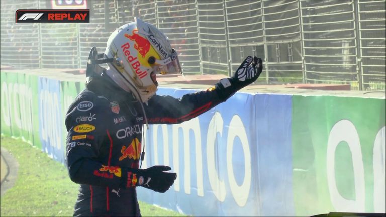 Max Verstappen scheidet aus, nachdem er wegen Motorproblemen beim GP von Australien von der Strecke abgekommen ist