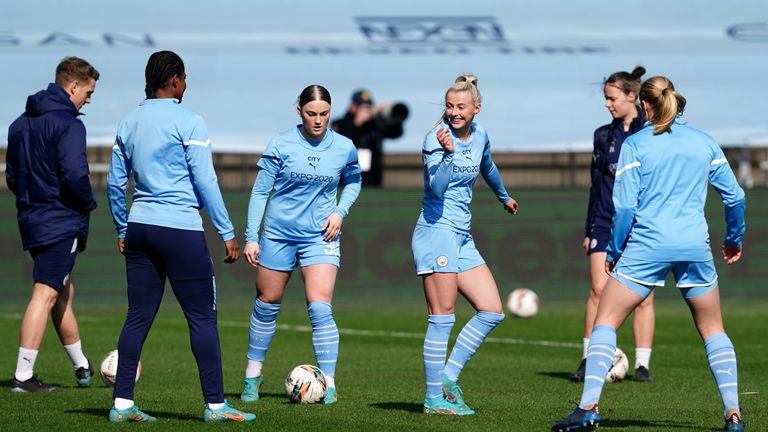 Manchester City&#39;s Chloe Kelly (centre) warms up before the Vitality Women&#39;s FA Cup quarter final match at the Academy Stadium, Manchester.