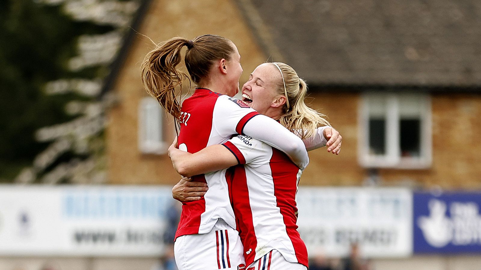 Beth Mead scores stunner as Arsenal thrash Aston Villa in the WSL ...