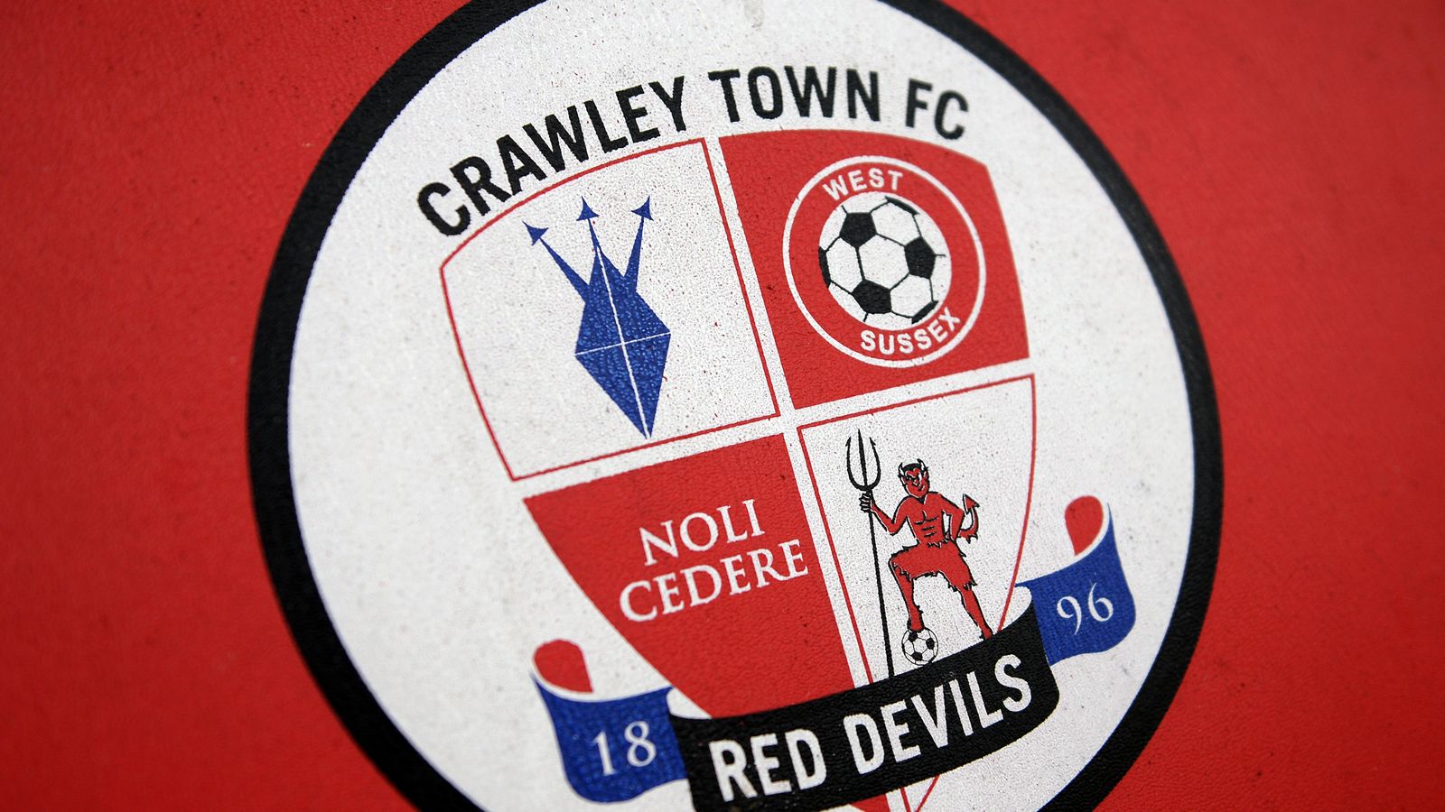 Crawley Town: Mantan pemain memberi tahu Sky Sports News bahwa ruang ganti telah dipisahkan karena alasan rasial |  berita sepak bola