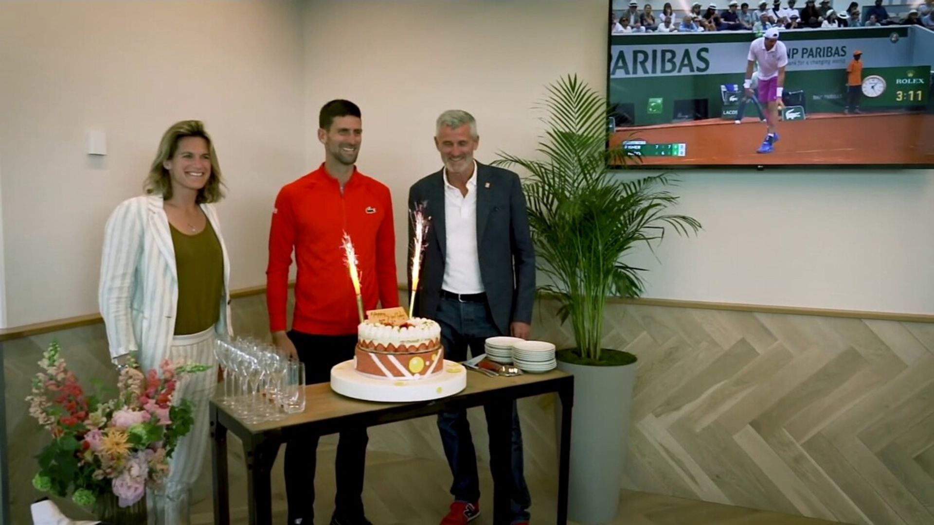 Birthday-boy Djokovic receives presents at French Open!