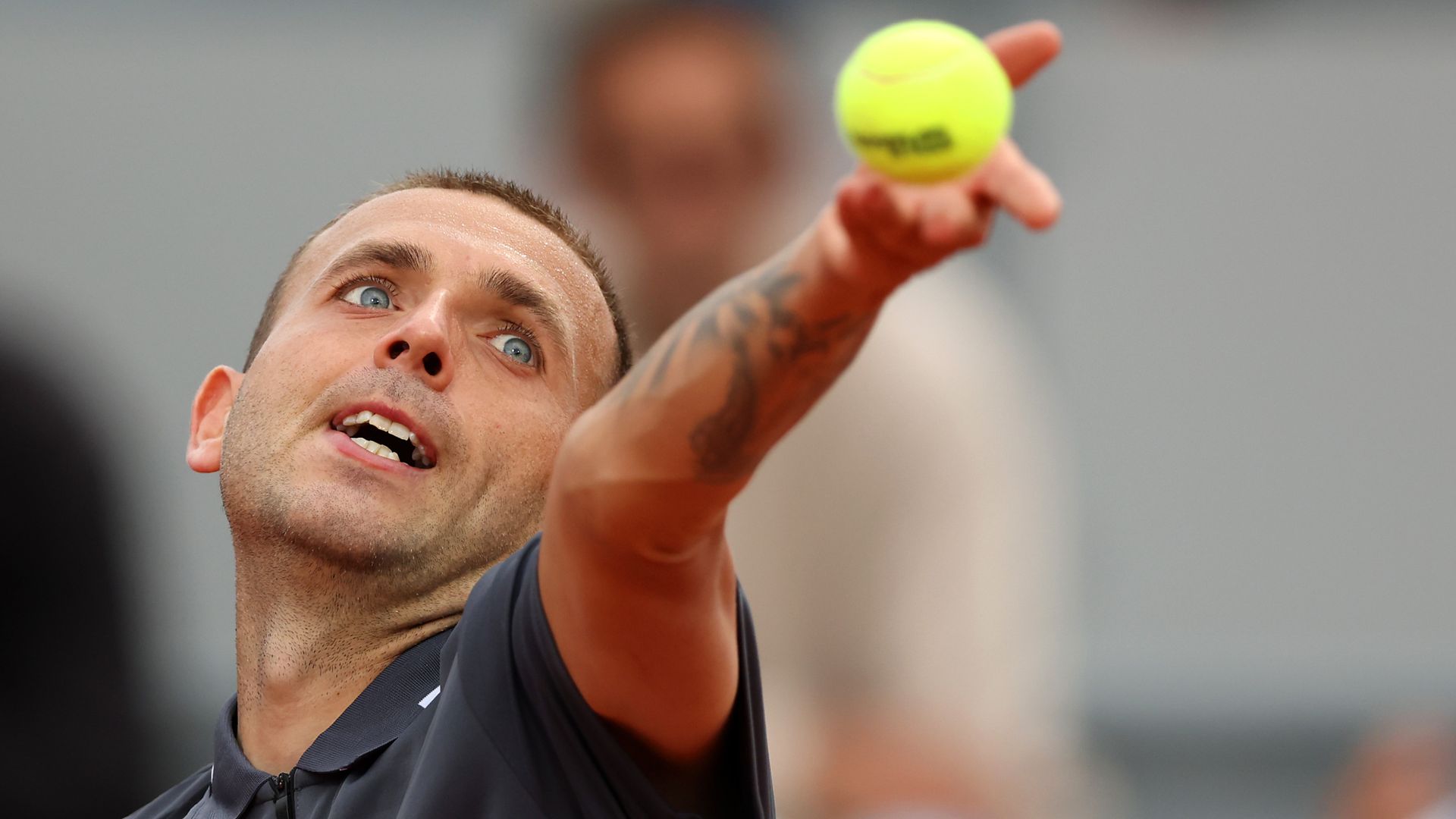 Evans knocked out of French Open | Medvedev moves into third round