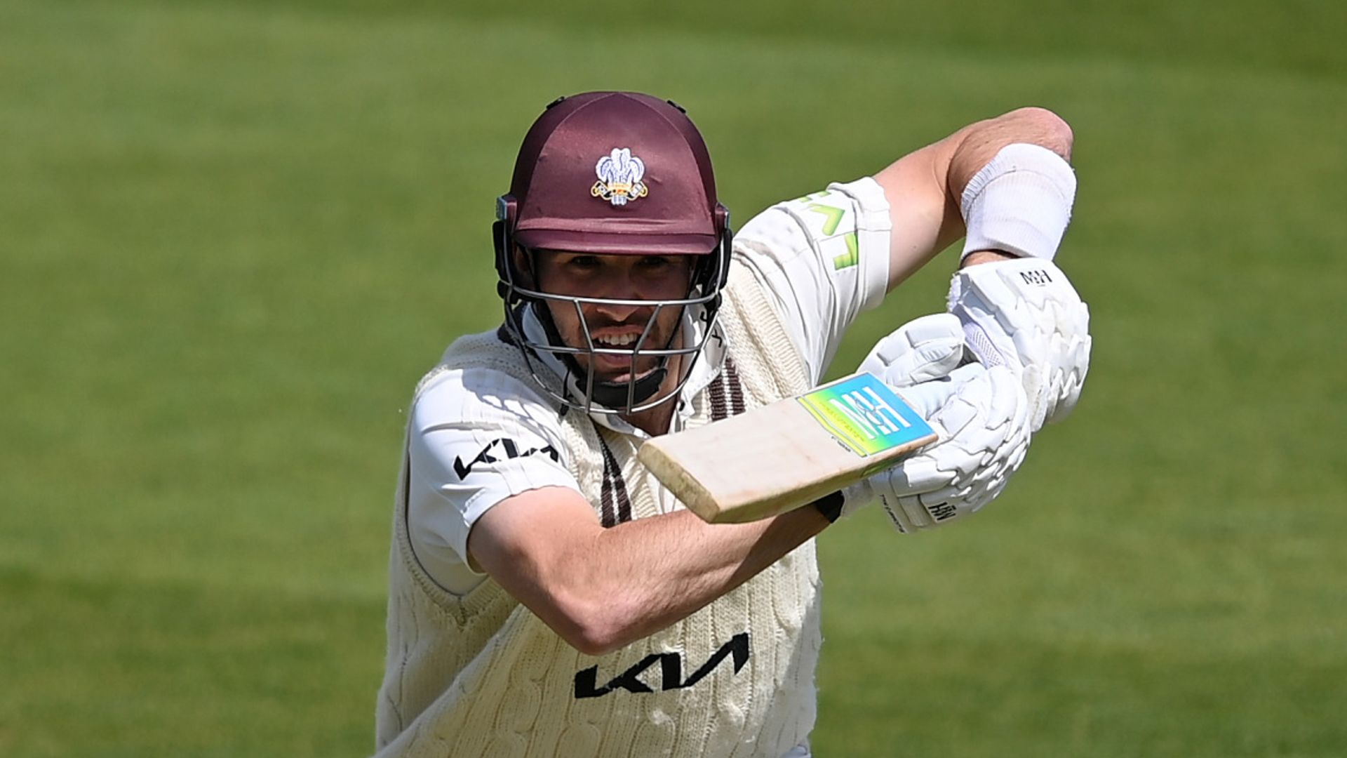 Surrey rewrite record books | Lancashire and Northampton take control
