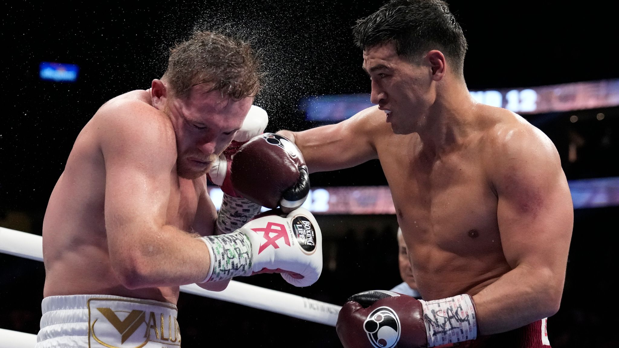 Saúl 'Canelo' Álvarez sufre una impactante derrota ante Dmitry Bivol en choque por el título de peso semipesado en Las Vegas | Noticias del boxeo | Deportes del cielo