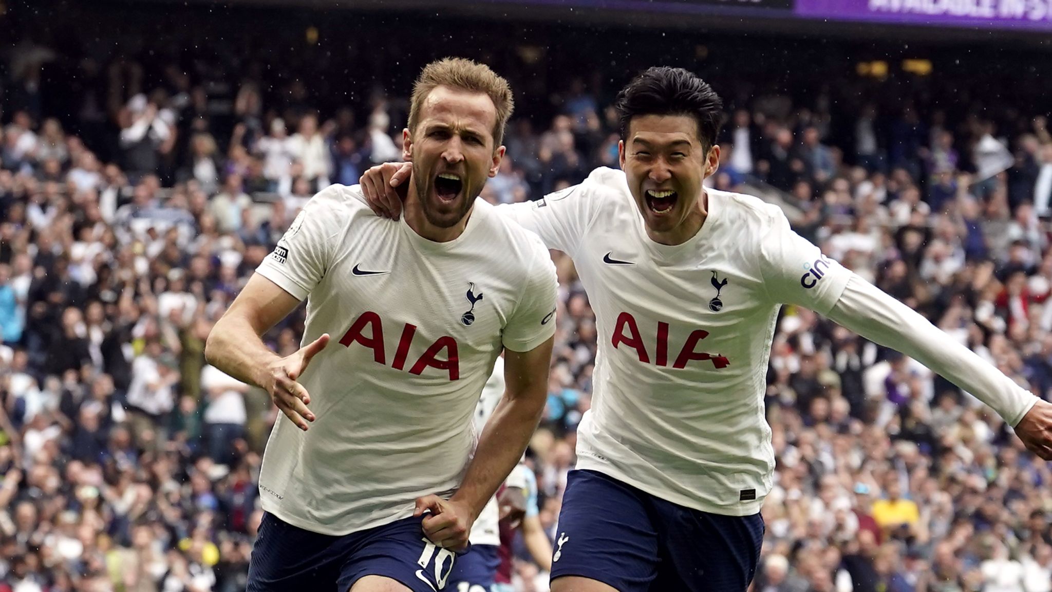 Tottenham Hotspur on X: FULL-TIME: A hat-trick for record breaker @HKane  and strikes apiece from @dele_official and Sonny seal a fine win  @wembleystadium. #COYS  / X