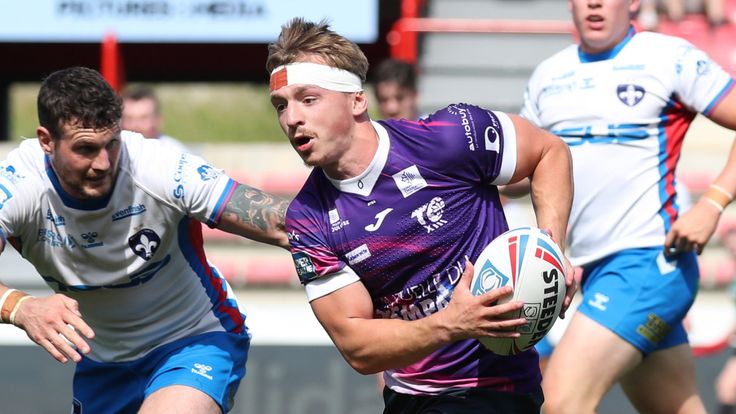 Picture by Manuel Blondeau/SWpix.com - 15/05/2022 - Rugby League - Betfred Super League Round 12 - Toulouse Olympique v Wakefield Trinity - Stade Ernest-Wallon, Toulouse, France - Olly Ashall Bott of Toulouse Olympique