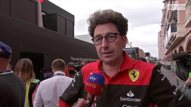 El director del equipo de Ferrari, Mattia Binotto, cree que Max Verstappen rompió las reglas al cruzar la línea de salida del pit lane en el GP de Mónaco. 