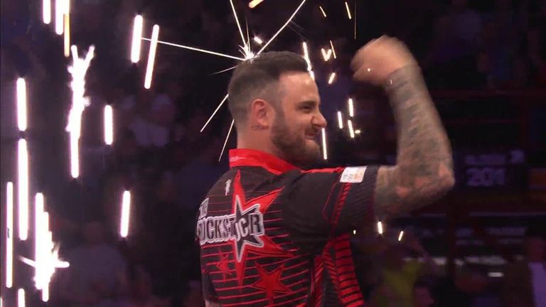 Joe Cullen beats Peter Wright to qualify for the Premier League Darts finals night in Berlin in his debut season!