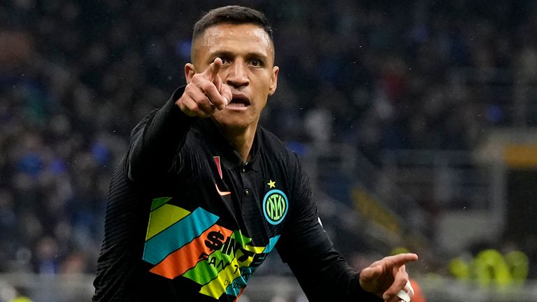 Alexis Sánchez celebra su gol con el Inter de Milán