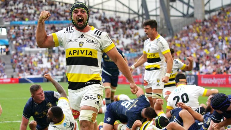 Gregory Alldritt and co celebrate La Rochelle's second try via a rolling maul through Pierre Bougarit 