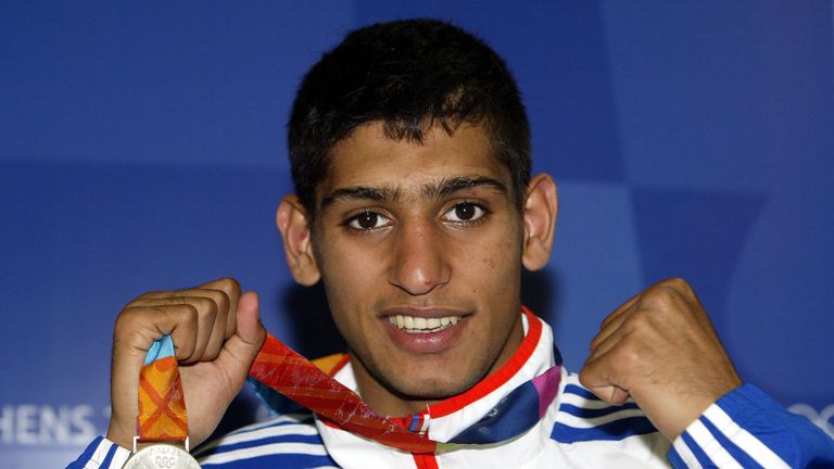 Amir Khan, the winner of the silver medal of the 2004 Olympics, who became the unified world champion in light welterweight, announced the end of his career in the ring.