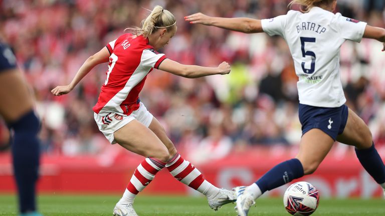 Beth Mead puts Arsenal ahead against Spurs in WSL