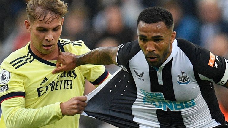 Arsenal's Emile Smith Rowe challenges Newcastle United's Callum Wilson