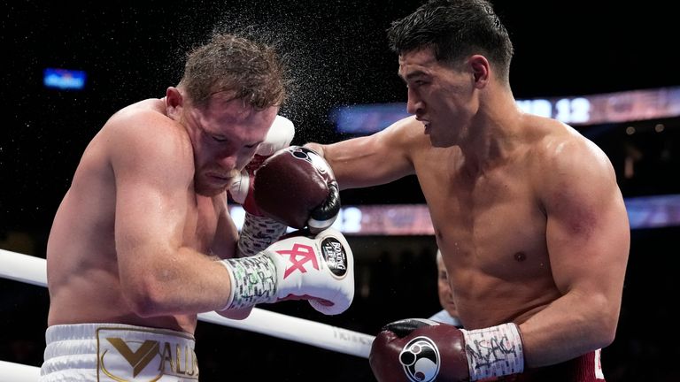 Canelo Alvarez sufrió una sorprendente derrota ante Dmitry Bivol en su choque por el título de peso semipesado de la AMB el sábado por la noche.