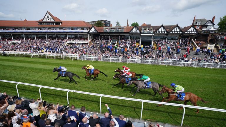Outgate beats Koy Koy in front of a packed crowd on Ladies Day at Chester
