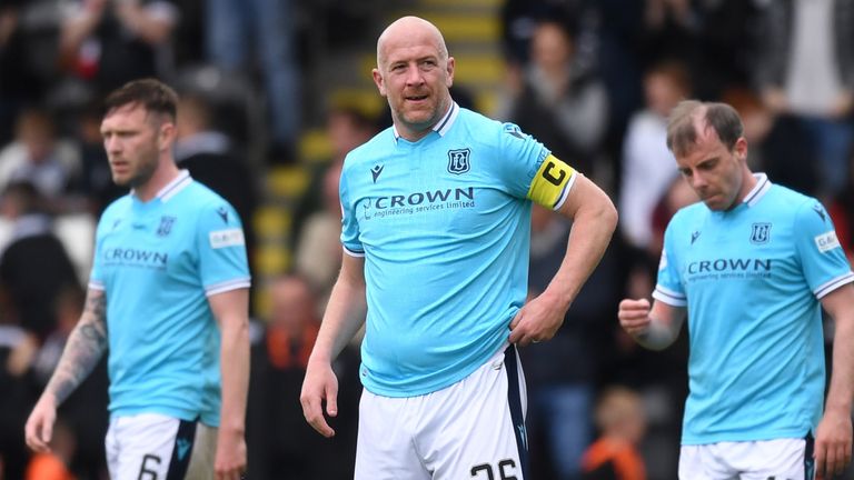 PAISLEY, SCOTLAND - MAY 07: Dundee's Charlie Adam (centre) looks dejected during a cinch Premiership match between St Mirren and Dundee at the SMiSA Stadium, on May 07, 2022, in Paisley, Scotland. (Photo by Ross MacDonald / SNS Group)