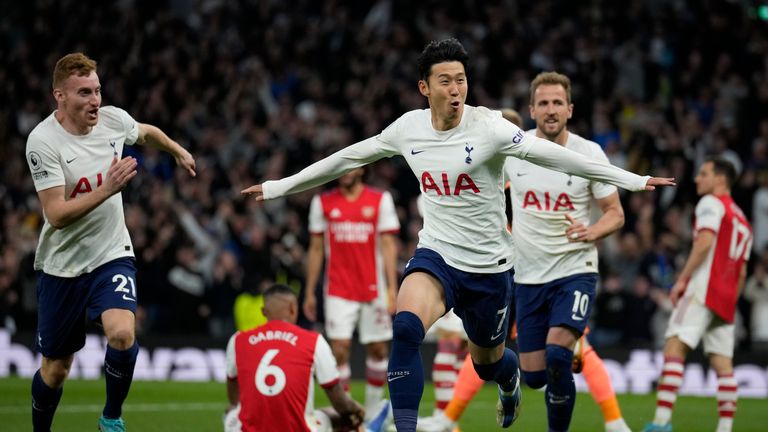 Son Heung-min de Tottenham célèbre après avoir marqué contre Arsenal lors du match de football de Premier League anglaise entre Tottenham Hotspur et Arsenal au stade Tottenham Hotspur à Londres, en Angleterre, le jeudi 12 mai 2022. (Photo AP / Matt Dunham)