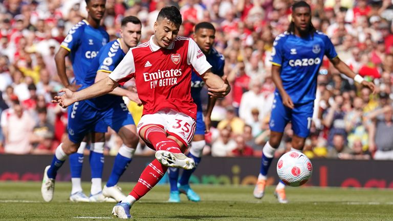 Gabriel Martinelli puts Arsenal ahead from the penalty spot against Everton
