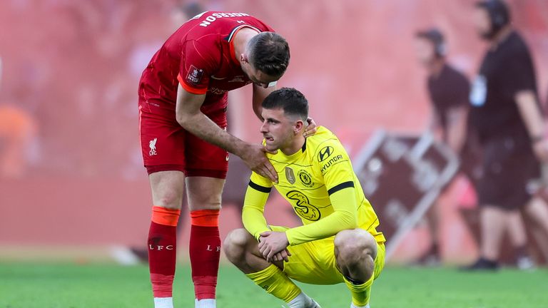 Henderson consoles Mount after the FA Cup final