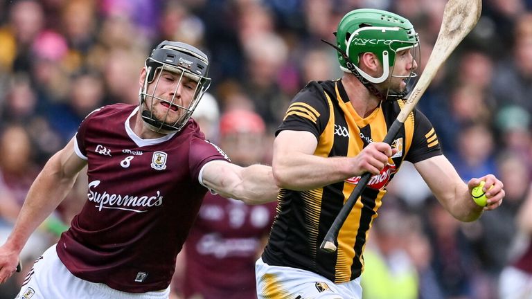 1 May 2022; Tommy Walsh of Kilkenny in action against Brian Concannon and Joseph Cooney of Galway during the Leinster GAA Hurling Senior Championship Round 3 match between Galway and Kilkenny at Pearse Stadium in Galway. Photo by Brendan Moran/Sportsfile