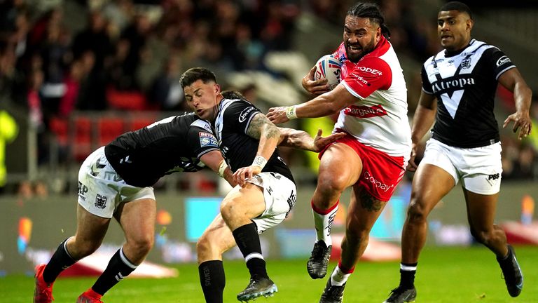 St Helens&#39; Konrad Hurrell (centre) breaks through the line during the Betfred Super League match at the Totally Wicked Stadium, St Helens. Picture date: Friday May 13, 2022.