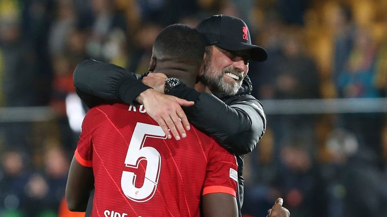 Jurgen Klopp congratulates Ibrahima Konate