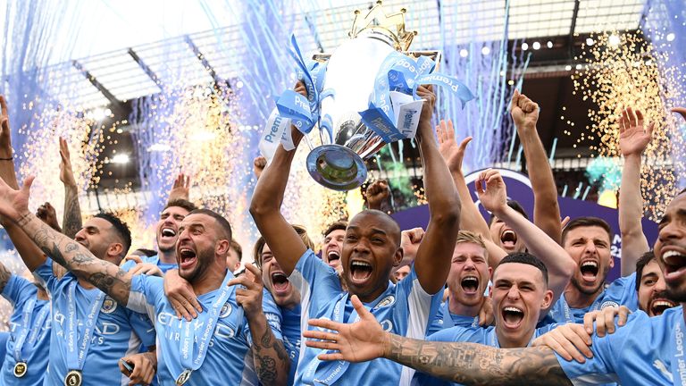 Manchester City lift the Premier League title