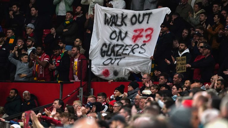 Los fanáticos del Manchester United llamaron a abandonar Old Trafford en el minuto 73