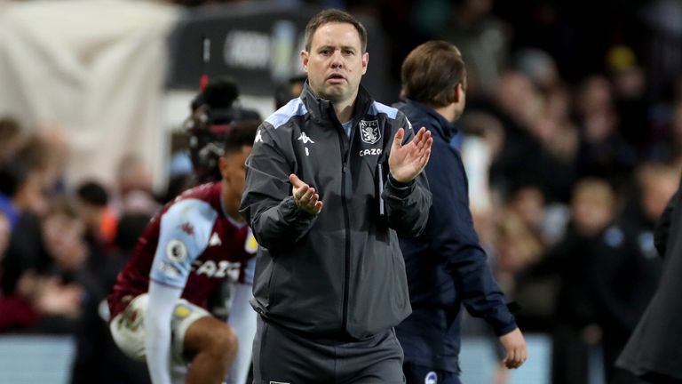 Michael Beale, asistente del entrenador de Aston Villa