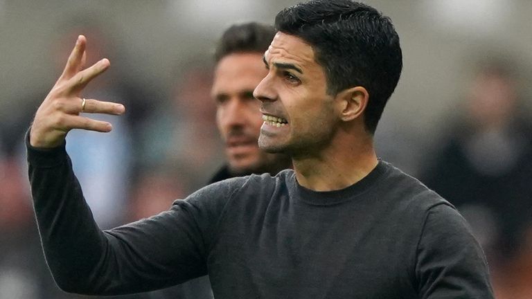 El director del Arsenal, Mikel Arteta, en la línea de banda durante el partido de la Premier League en St. James'  Park, Newcastle-upon-Tyne.  Imagen fecha: lunes 16 de mayo de 2022.