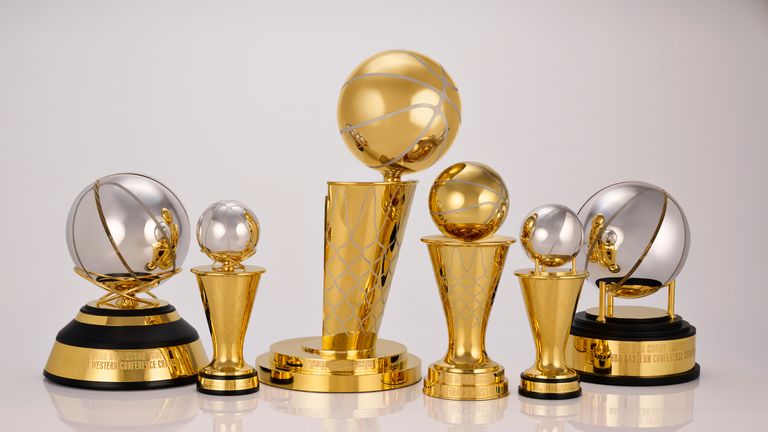 The NBA Finals MVP Trophy and the Larry O'Brien Championship Trophy  Fotografía de noticias - Getty Images