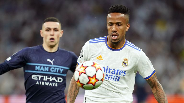 Phil Foden playing against Eder Militao of Real Madrid for Manchester City