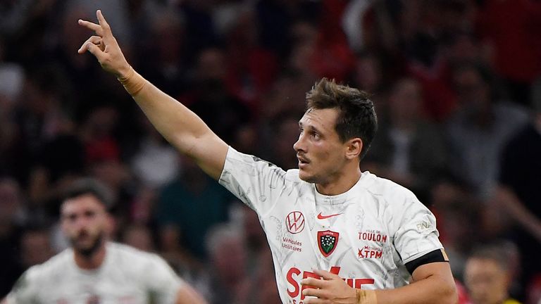 Baptiste Serin celebra su try con Toulon que empató brevemente la final 