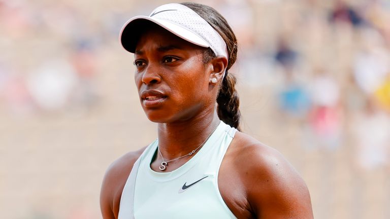 French Open, singles, women, 1st round, Stephens (USA) - Niemeyer (Germany). Sloane Stephens looks to the net. Photo by: Frank Molter/picture-alliance/dpa/AP Images