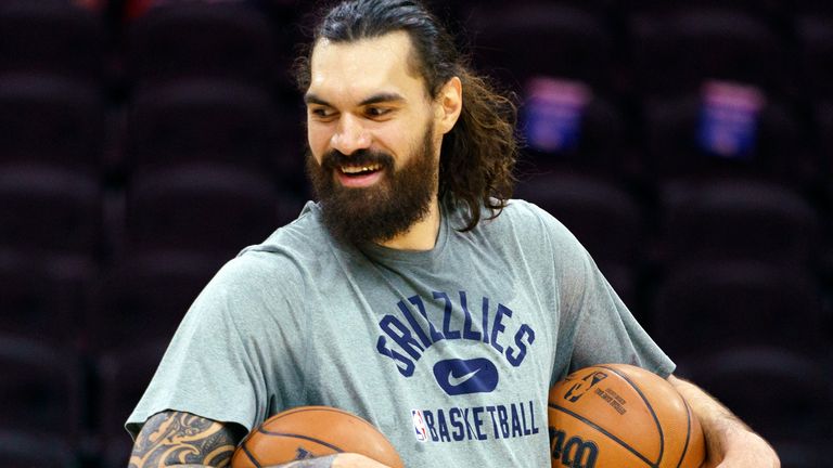 Steven Adams is all smiles during a Memphis Grizzlies warm-up drill