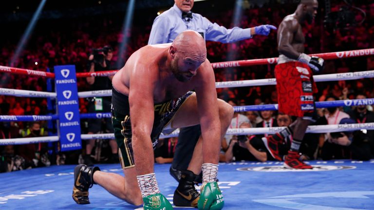Fury recovers after knockdown against Wilder 