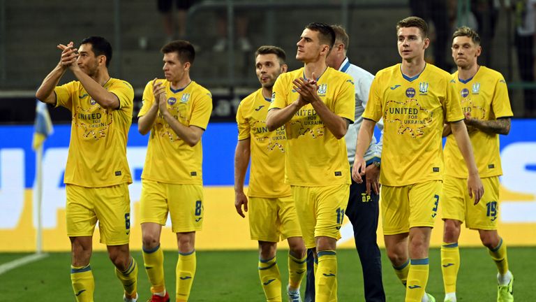 Украина обыграла немецкую «Боруссию Менхенгладбах» со счетом 2:1 в благотворительном сборе средств.
