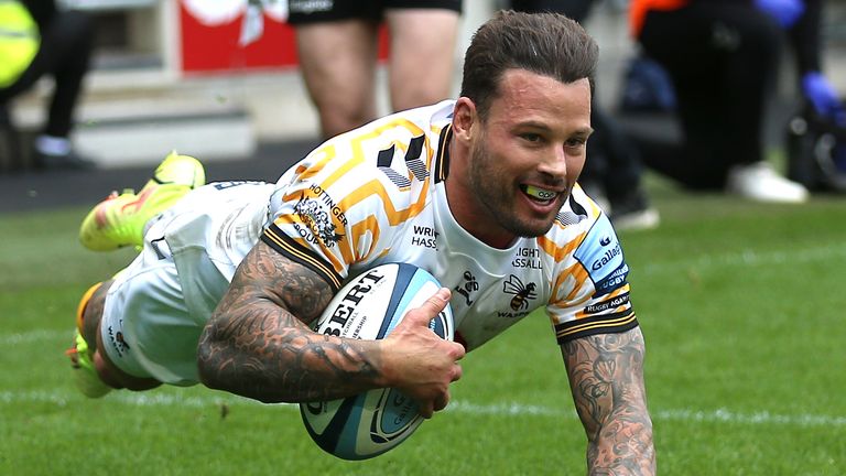 Wasps' Francois Hougaard scores a try against London Irish