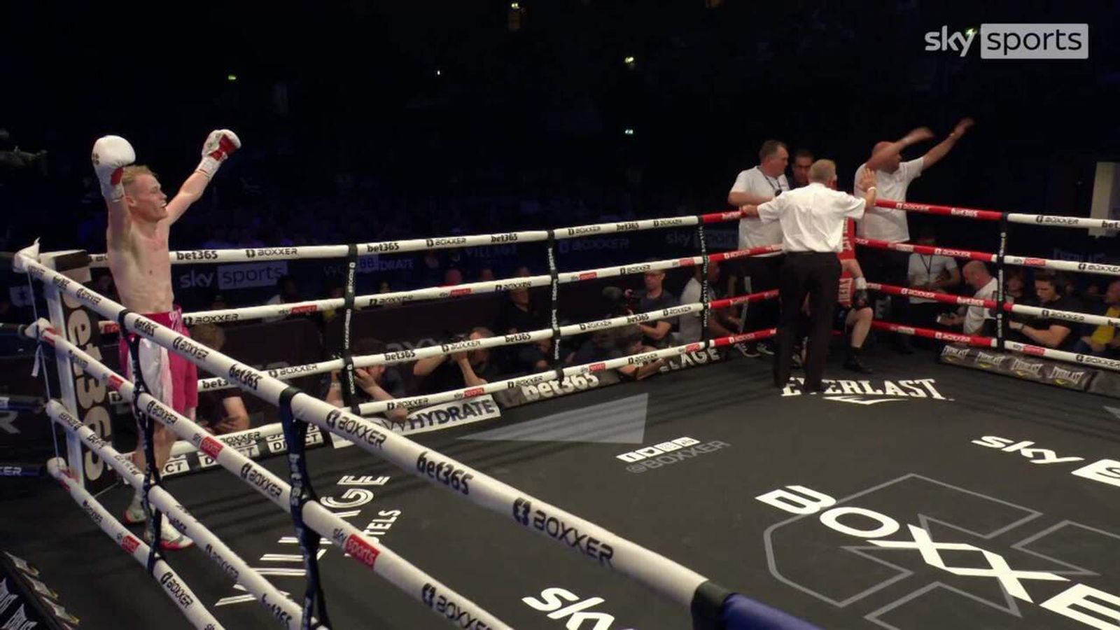 Jimmy Lee knocks out Ricky Starkey with flurry Boxing News Sky Sports
