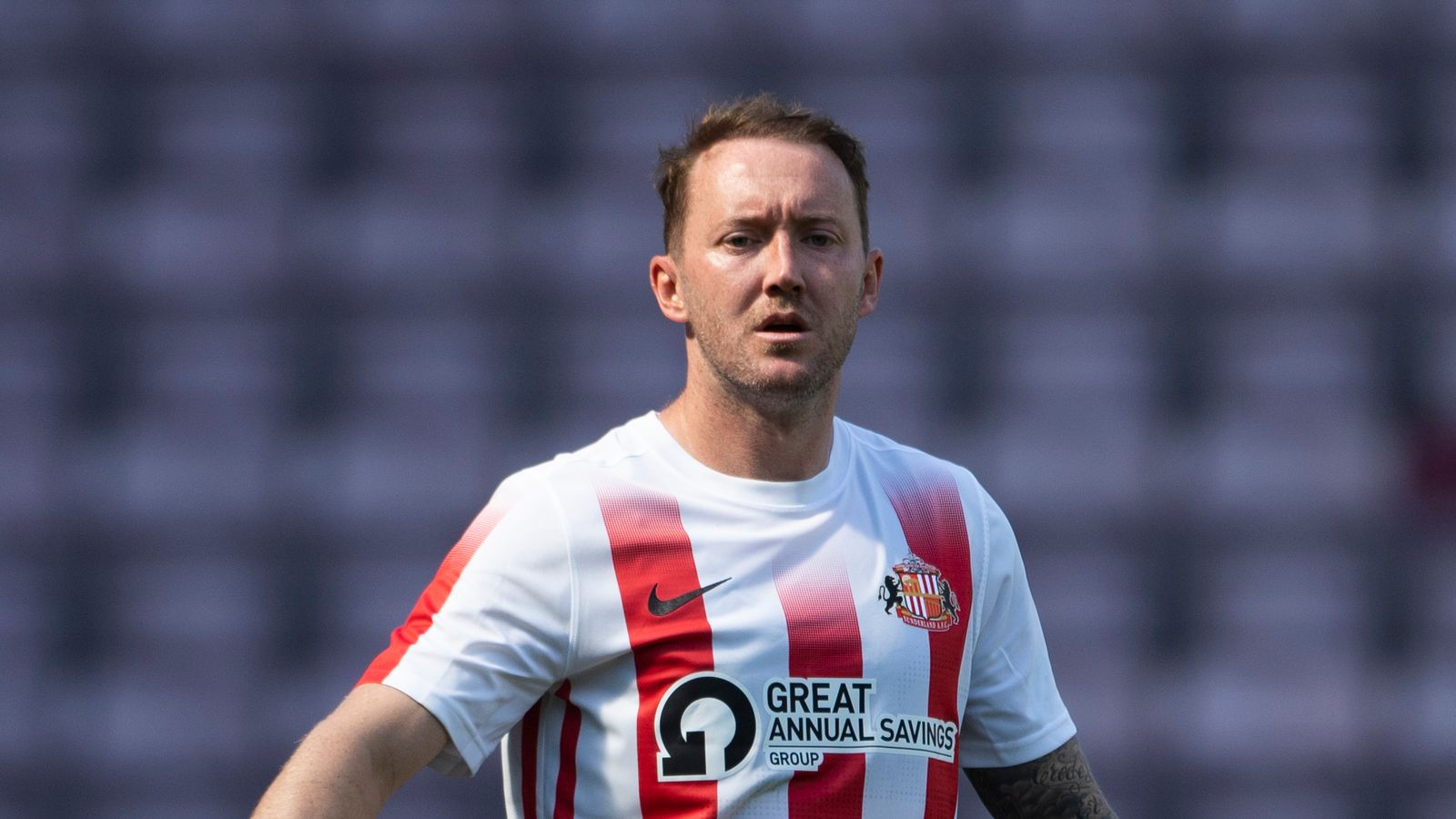 Aiden McGeady: Hibernian sign former Sunderland and Celtic winger on one-year deal