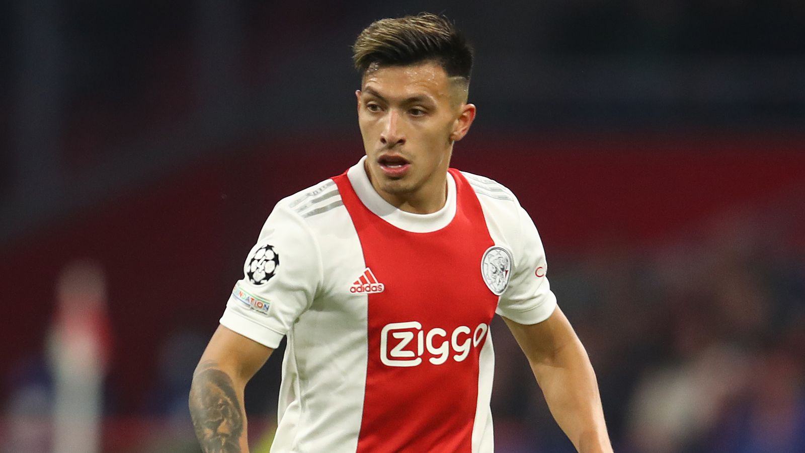 Lisandro Martinez: Manchester United close to signing Ajax defender