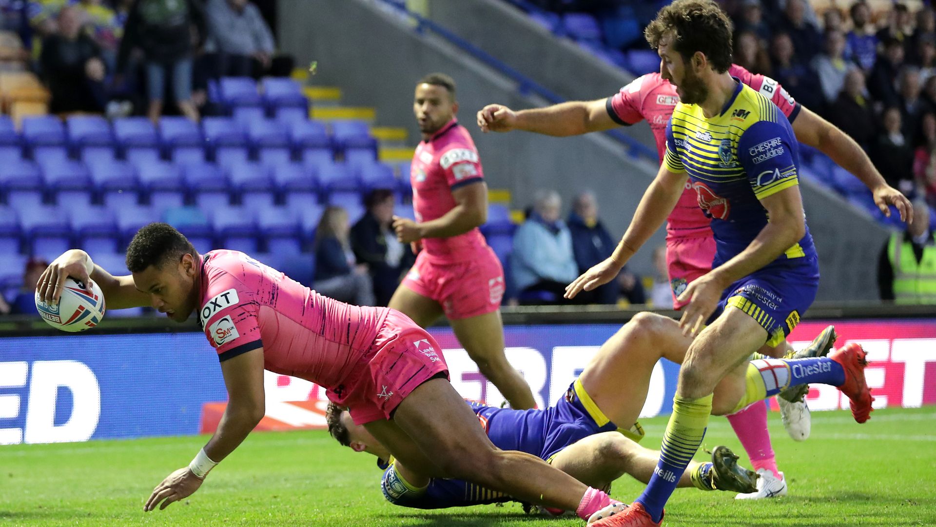 Super League: Leeds embarrass Wolves, Giants beat Dragons