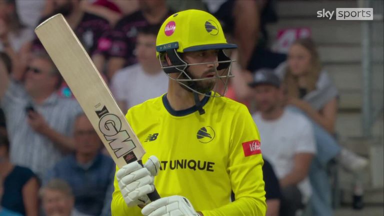 Hampshire's James Vince put on a batting masterclass with an unbeaten 129 in their T20 Blast clash with Somerset.