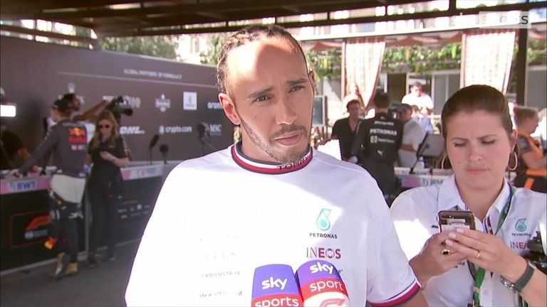 Hamilton mengatakan dia berdoa agar balapan berakhir setelah menderita sakit punggung yang hebat setelah Mercedes-nya lumba-lumba selama Grand Prix Azerbaijan