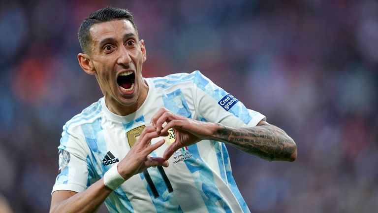 Angel Di Maria festeggia il gol dell'Argentina contro l'Italia alla Finalissima allo stadio di Wembley