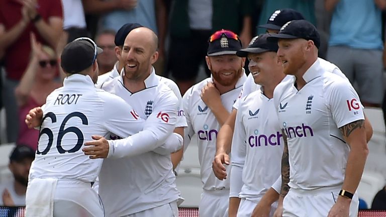 England's Jack Leach, center without cap, celebrates with teammates the dismissal of New Zealand's Daryl Mitchell during the second day of the third cricket test match between England and New Zealand at Headingley in Leeds, England, Friday, June 24, 2022. (AP Photo/Rui Vieira)