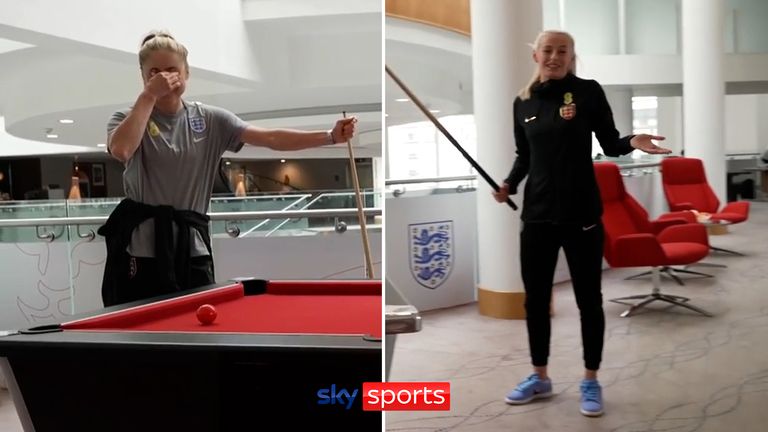 England&#39;s Chloe Kelly and Steph Houghton playing pool