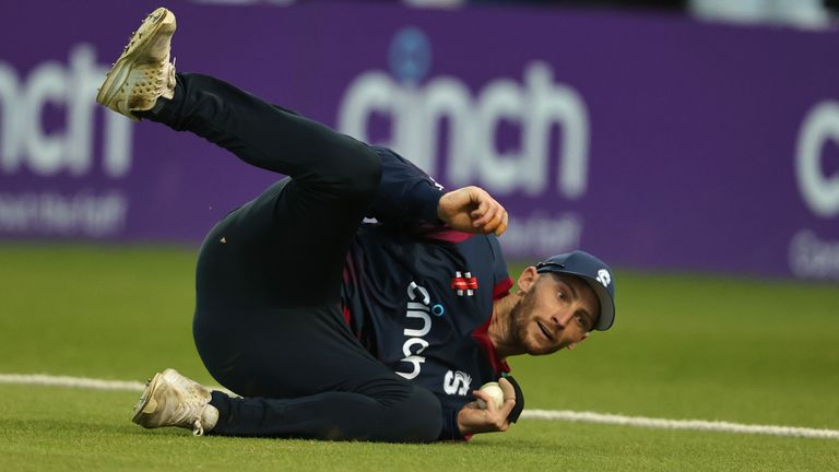 Northamptonshire Steelback's Rob Keogh took an incredible one-handed catch on the boundary to dismiss Leicestershire Foxes batter Rishi Patel in the T20 Blast.