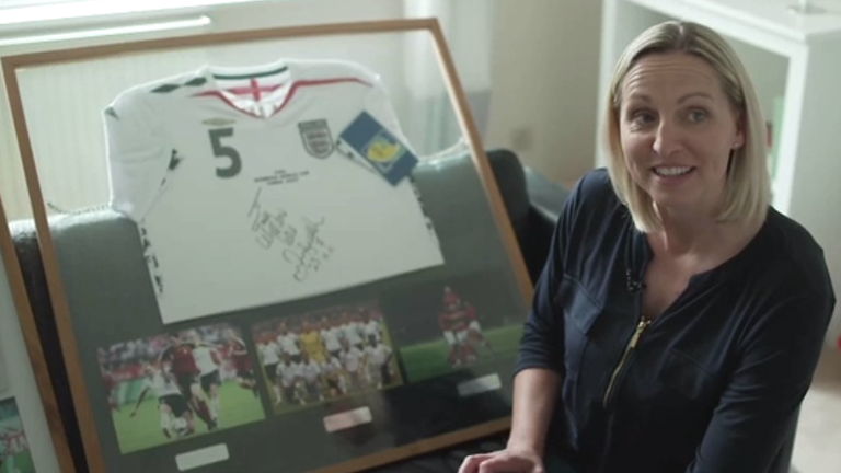 Faye White muestra algunos recuerdos de su carrera futbolística