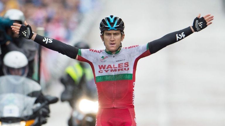 Wales' Geraint Thomas celebrates winning gold at road race in the 2014 Commonwealth Games in Glasgow (PA Images)